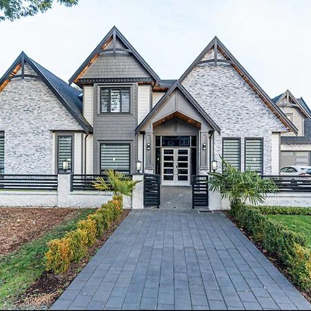 T&T Lodge Surrey Bagian luar foto
