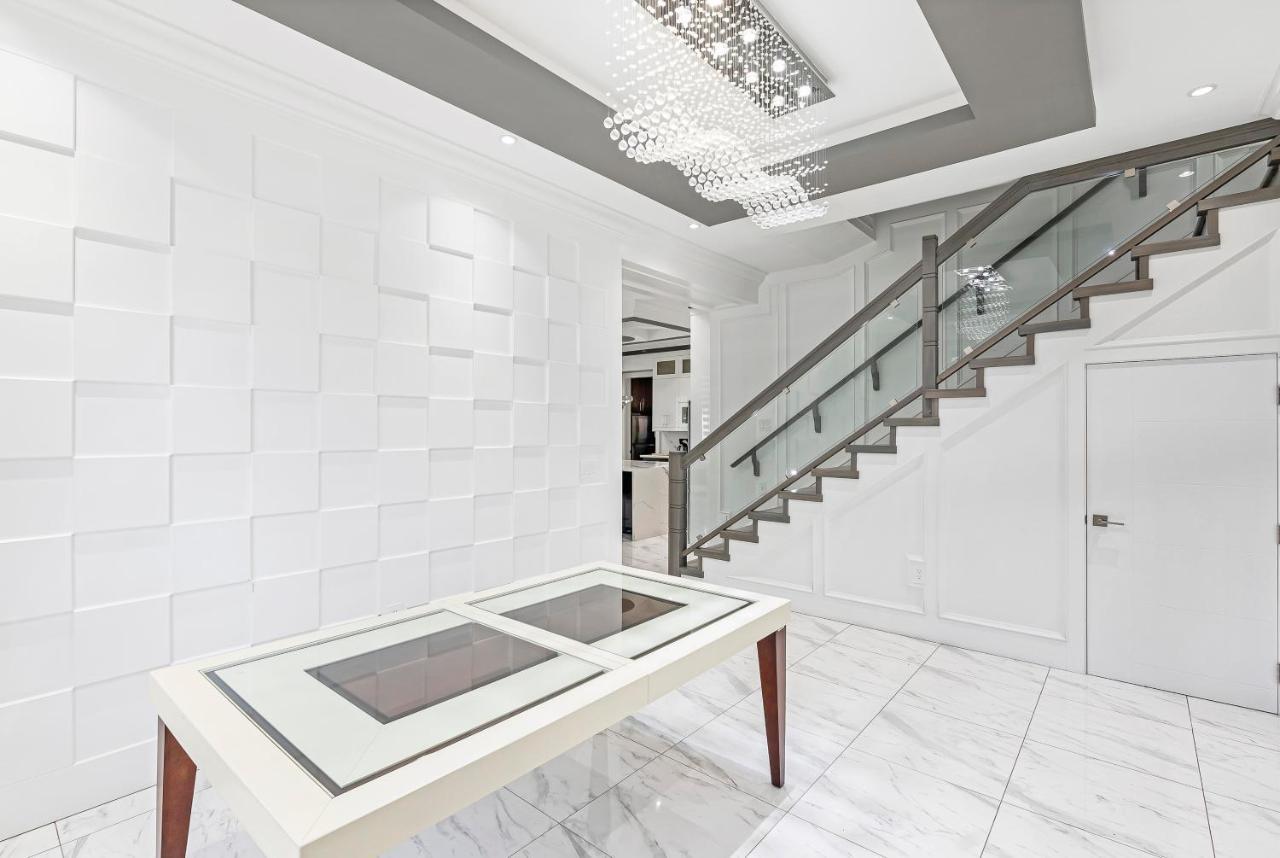 T&T Lodge Surrey Bagian luar foto