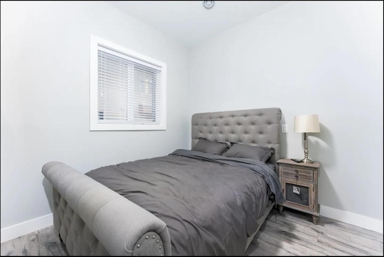 T&T Lodge Surrey Bagian luar foto