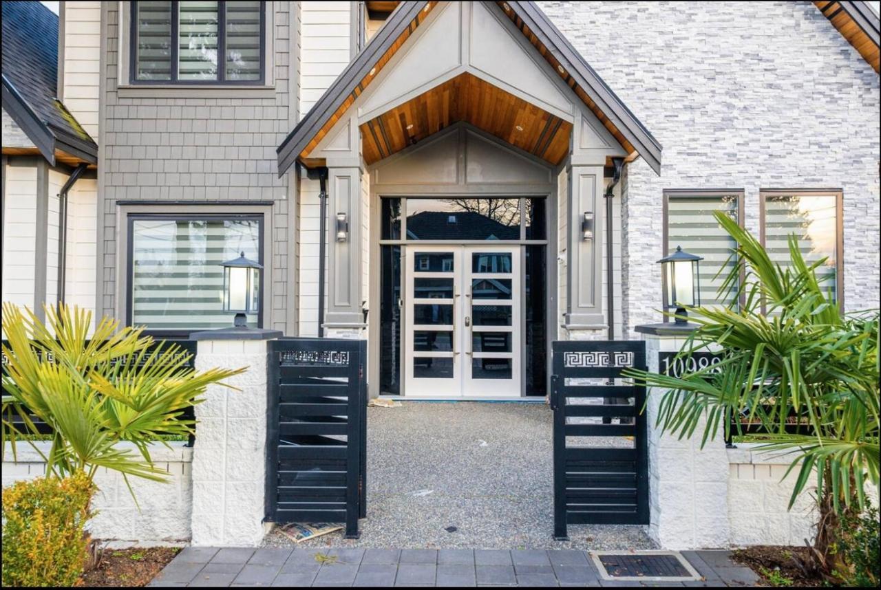 T&T Lodge Surrey Bagian luar foto
