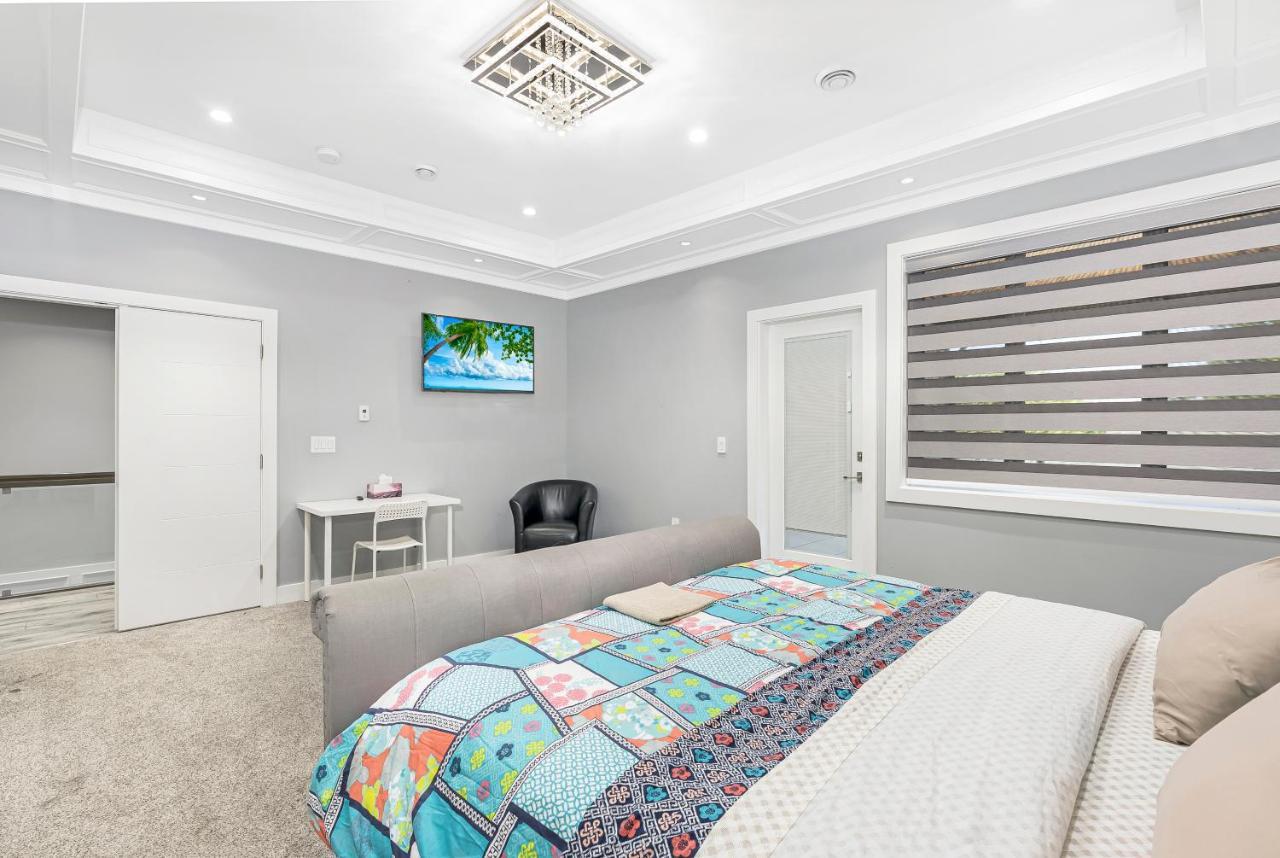 T&T Lodge Surrey Bagian luar foto