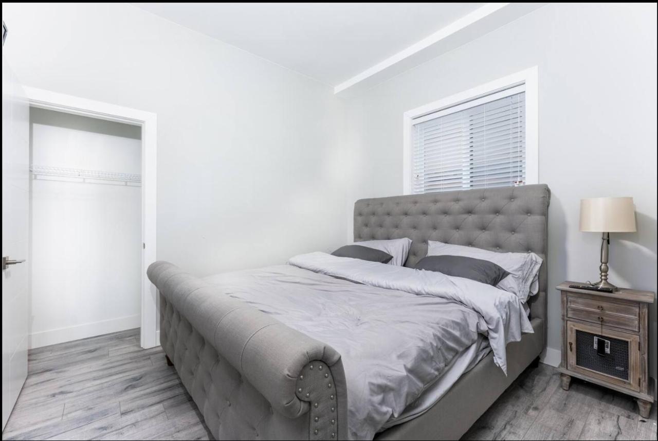 T&T Lodge Surrey Bagian luar foto
